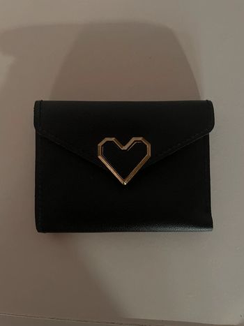 Porte monnaie noir avec attache cœur