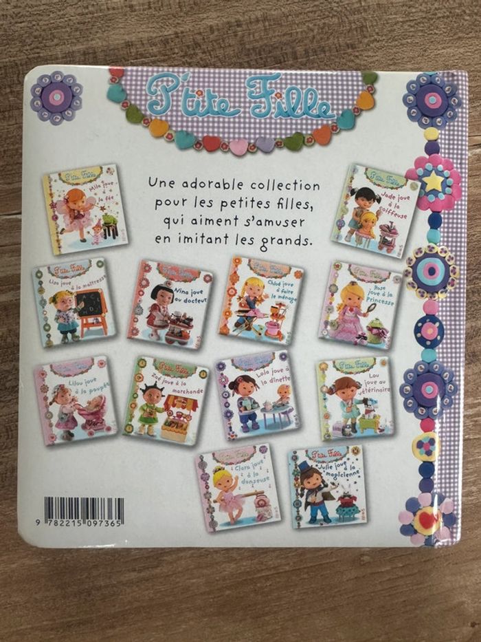 Livre Lola joue à la dînette - photo numéro 2