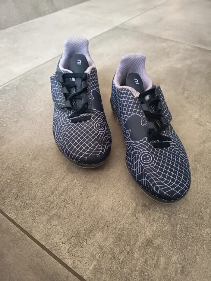 Paire de crampons de foot kipsta taille 30 - photo numéro 2