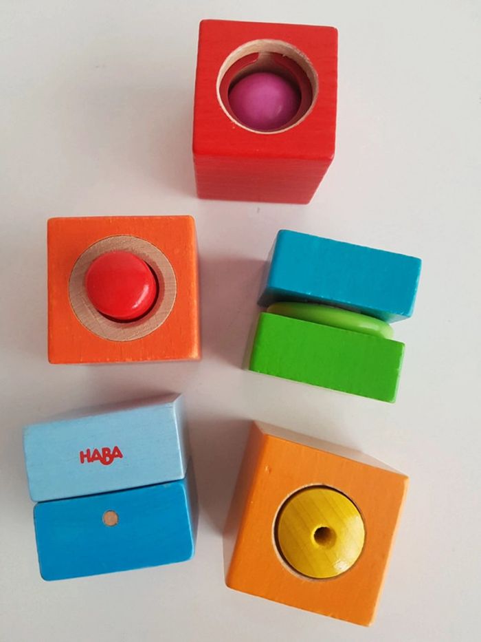 Cubes sensoriels en bois Haba et hochet Moulin Roty - photo numéro 5