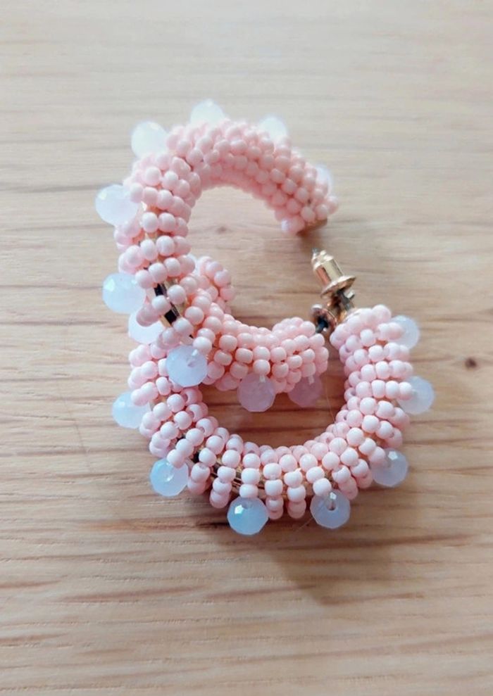 Boucles d'oreilles originales créoles perles roses Zara - photo numéro 3