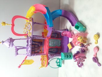 chateau my little poney + 3 petits poneys