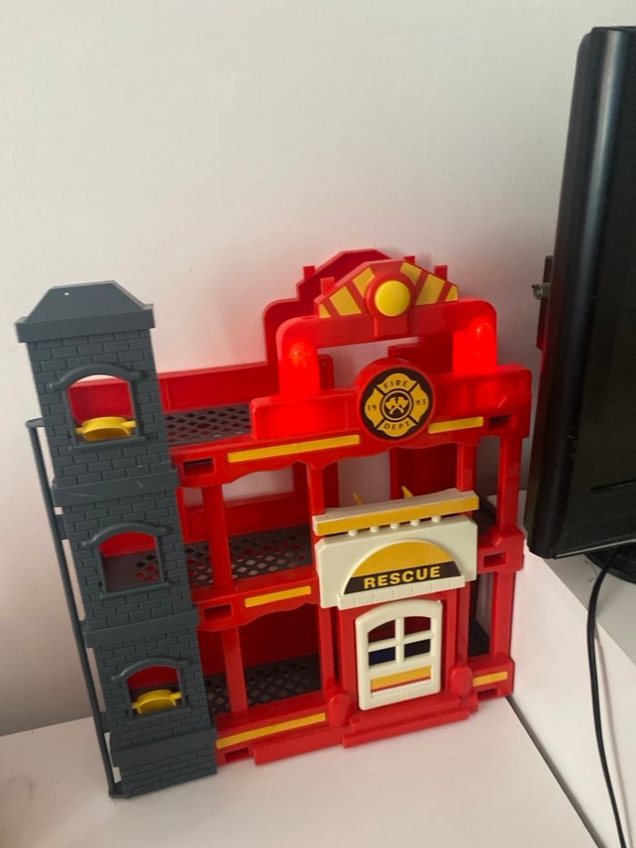 Garage pompier - photo numéro 2