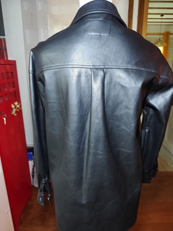Veste chemise similicuir en très bon état - photo numéro 2