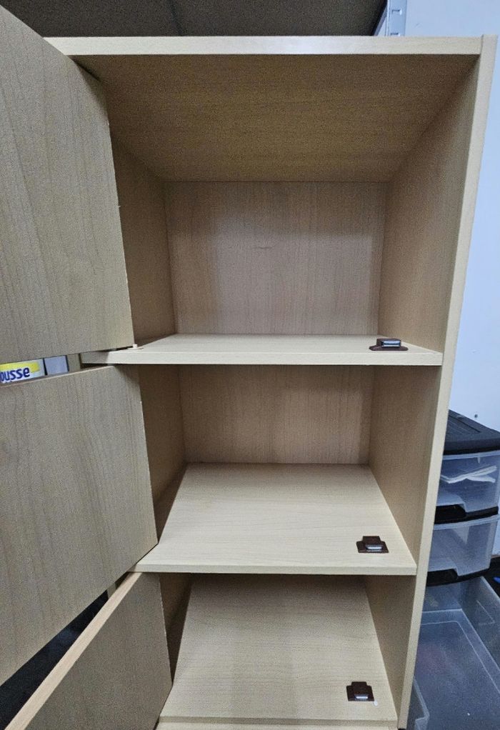 Meuble à 3 portes en bois