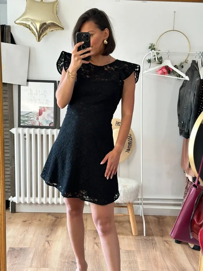 Robe Claudie Pierlot en dentelle noire taille 36 - photo numéro 2