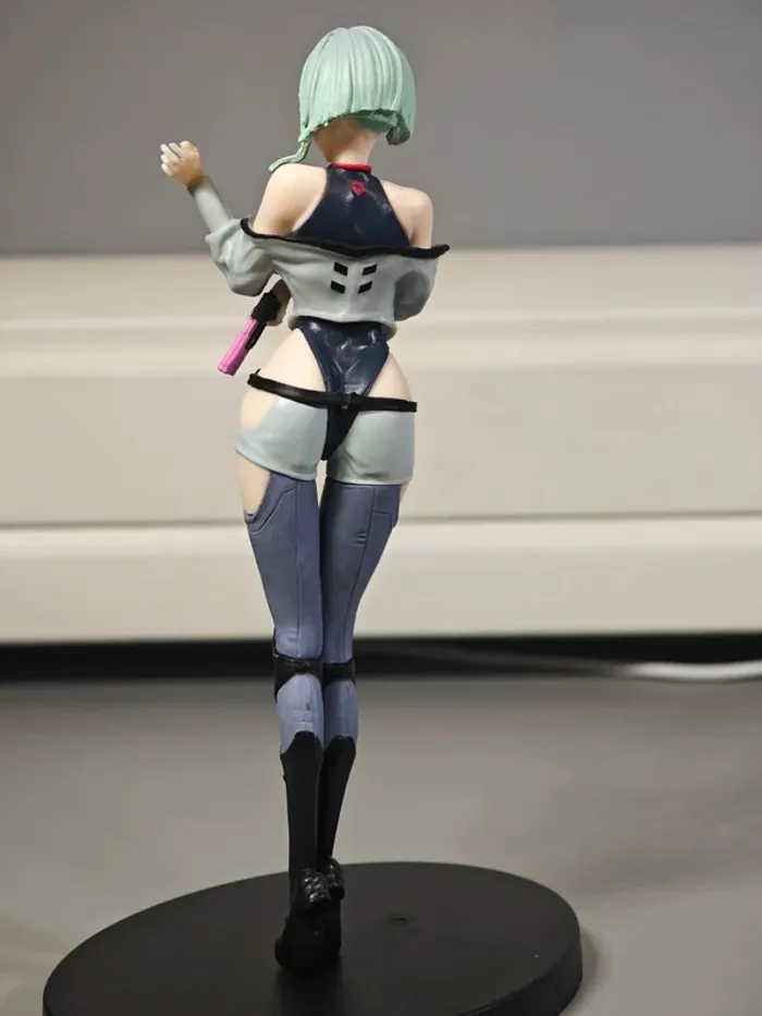 Figurine CyberPunk Edgerunners : Lucy 17cm neuve avec boîte - photo numéro 4