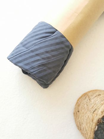 Foulard bleu plissé