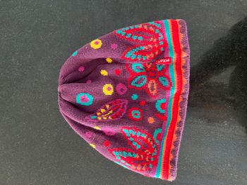 Adorable bonnet enfant MaxiMo – coloré et tout doux !