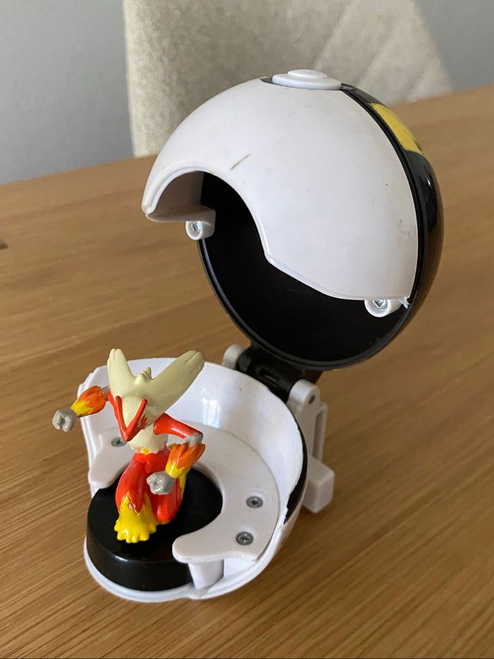 Pokémon lançeur Pokeball + figurine extra bille - photo numéro 9