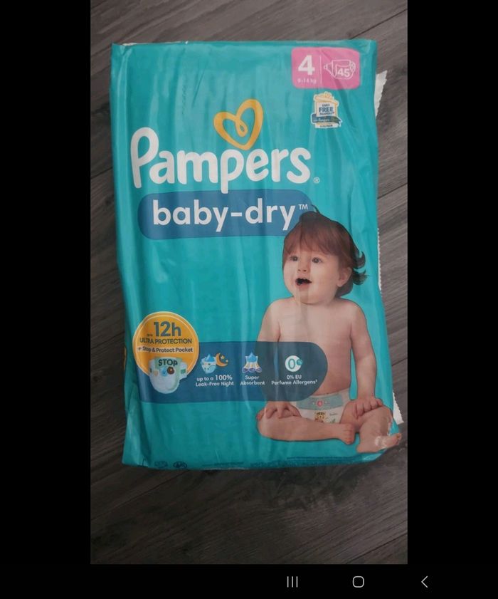 Couches Pampers taille 4