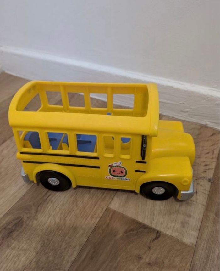 Autocar jaune - photo numéro 2