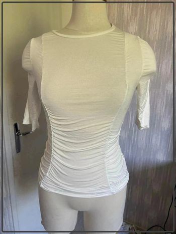 Très jolie t shirt taille 36 marque stradivarius *