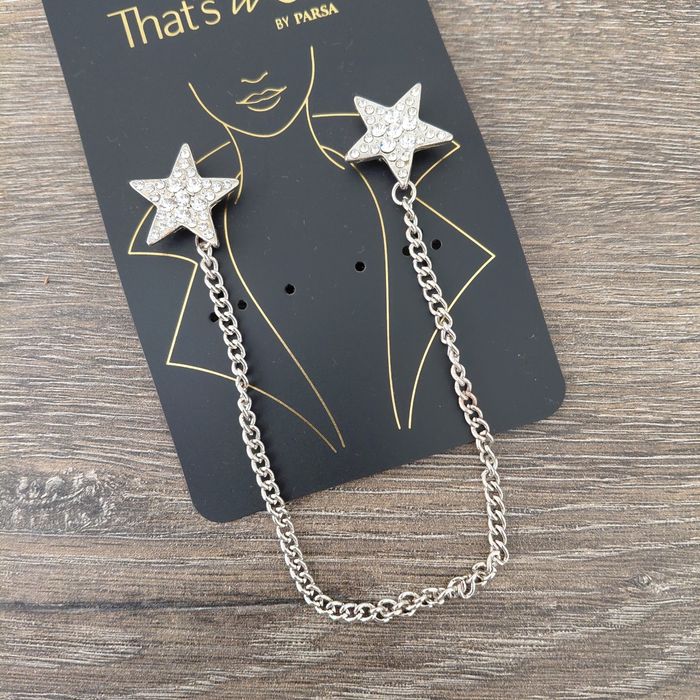 Broche étoiles strass et chaîne métal