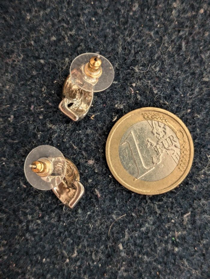 Petites boucles d'oreilles dorées - photo numéro 2