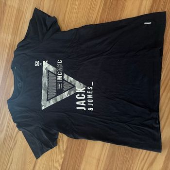 TEE shirt