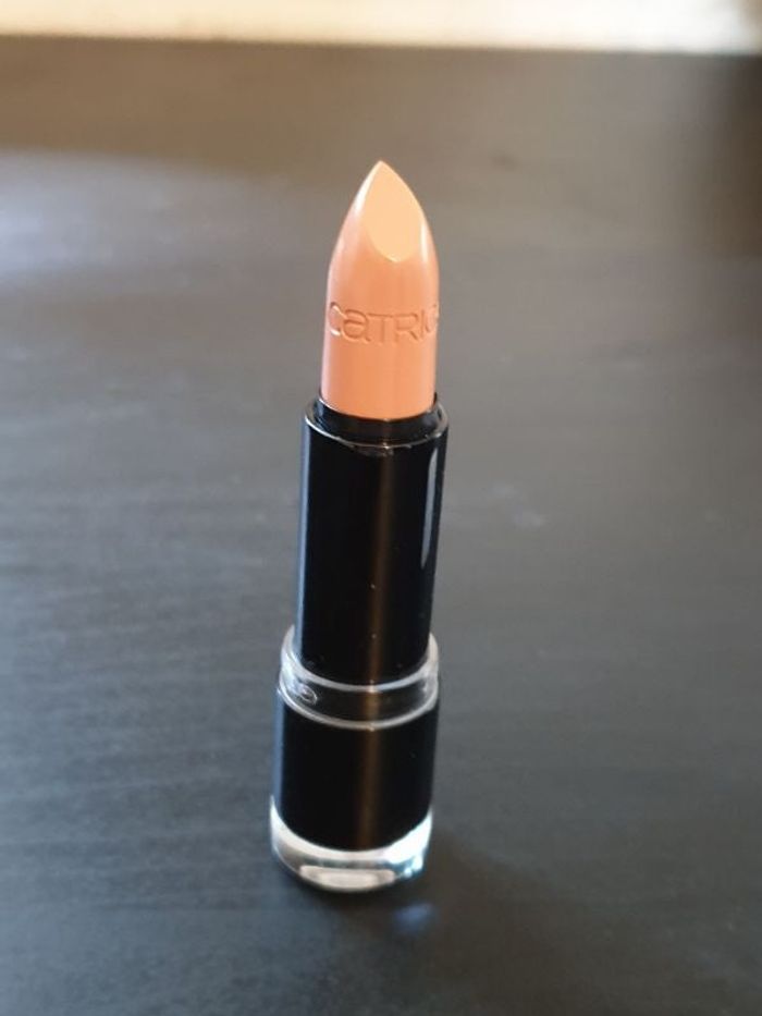 Rouge à lèvres Catrice introuvable "Ultimate colour" 010"