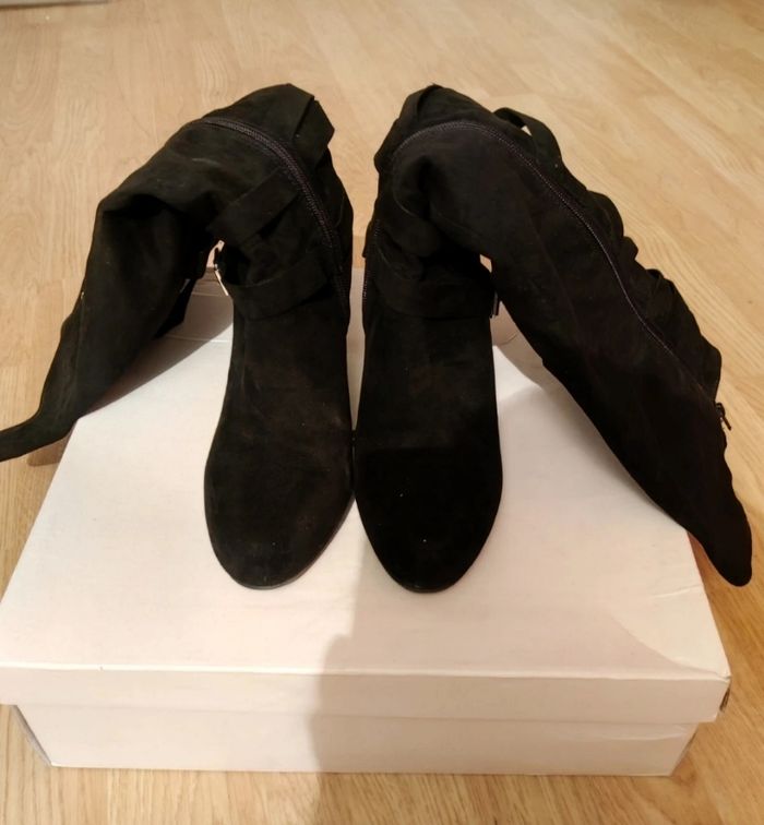 Bottes noires - photo numéro 5