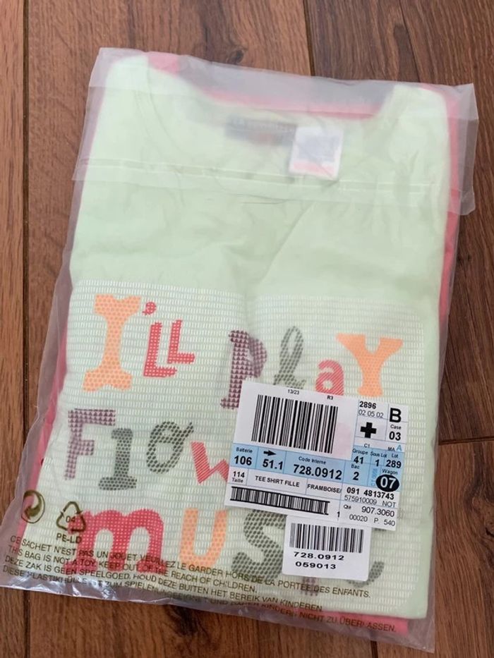 Lot 2 t-shirts manches courtes neufs 114 cm