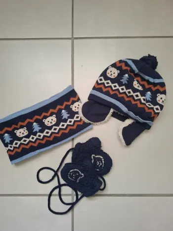 Ensemble bonnet, snood et gants