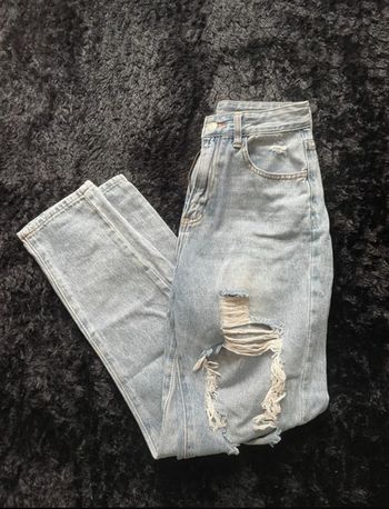 Jean troué taille S fille