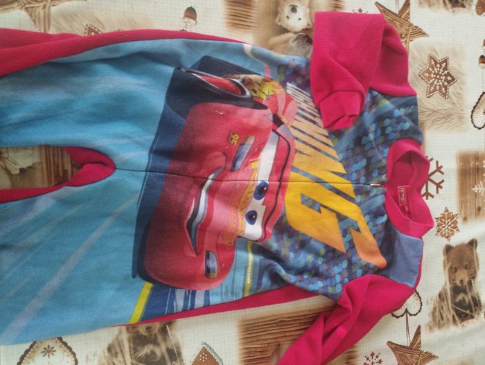 Pyjama une pièce Cars . Taille 5 ans