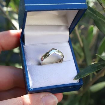 Bague, anneau, ou alliance chevron artisanale, en argent 925