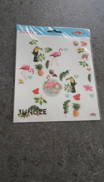 A donner dans un lot : Planche de stickers
