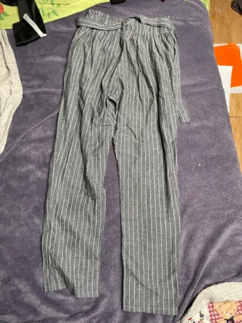Pantalon à rayures gris et blanc taille M