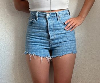 Short Levi’s Ribcage mini court W27 taille haute 36/38 S/M effet frangé imprimé logo bleu clair