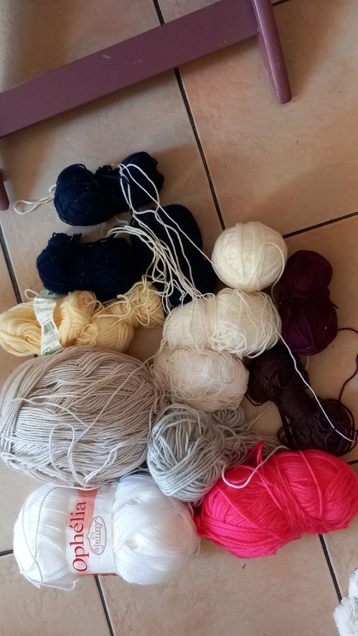 Lot pelotes de laine