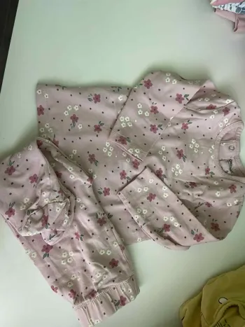 Lot de 7 pyjamas bébé fille 6-9 mois