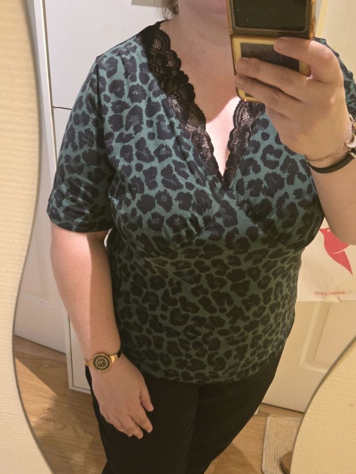 T-shirt vert imprimé leopard T.44/46 Bonprix - photo numéro 7