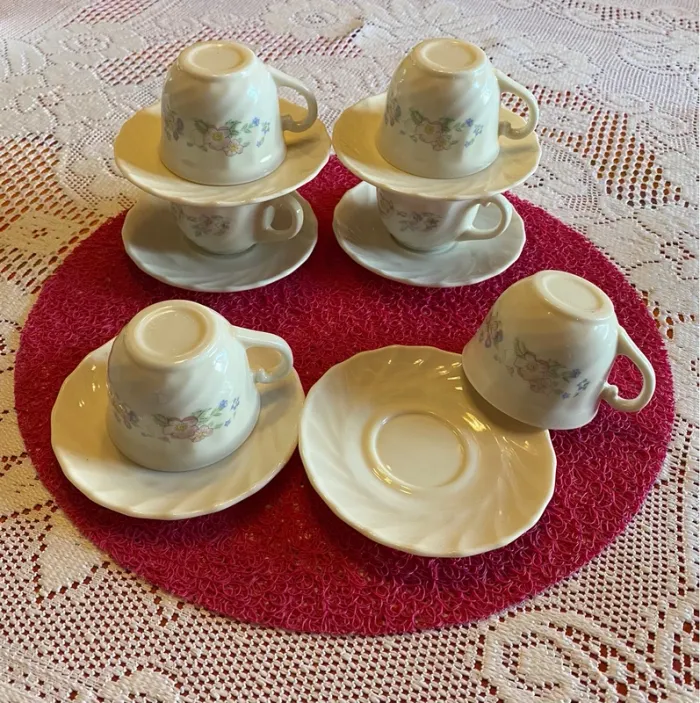 Lot de 6 tasses à café avec leur soucoupe