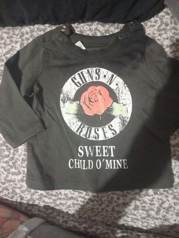 Blouse h&m Guns n'roses taille 56cm 1/2mois