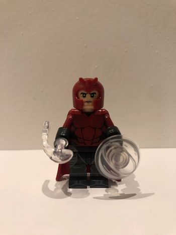 Figurine type lego Magnéto. Marvel