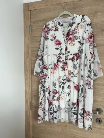 Robe blanche à motif