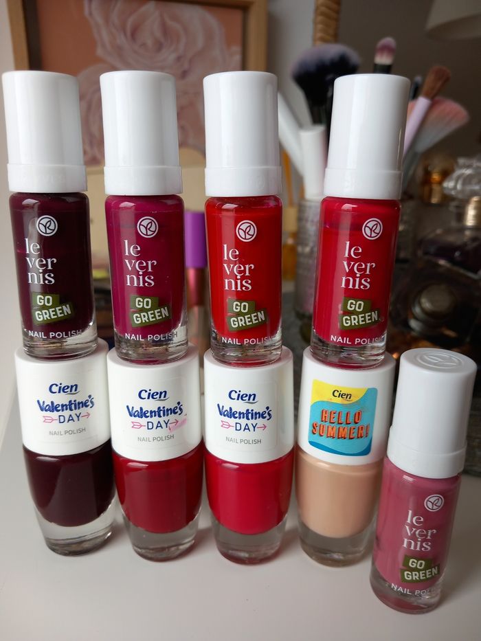 Lot de vernis à ongles Yves Rocher et Cien