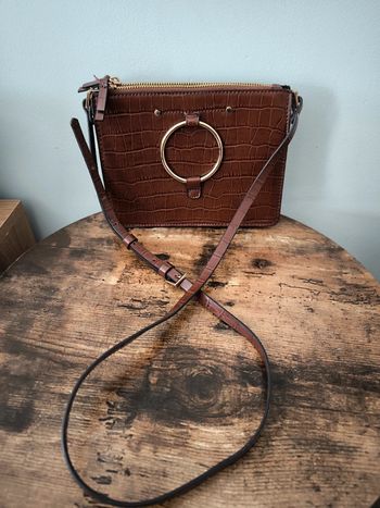 Sac à main Mango – Marron croco doré – Neuf