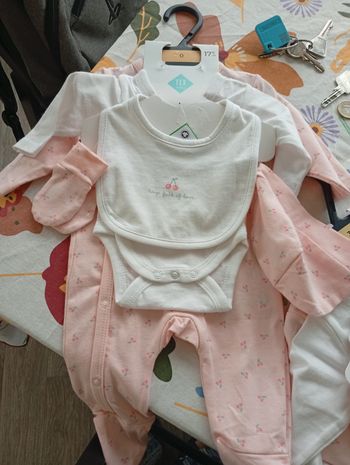 Ensemble bébé fille 5 pièces à 10€ coton 100% bio existe aussi en 3 mois