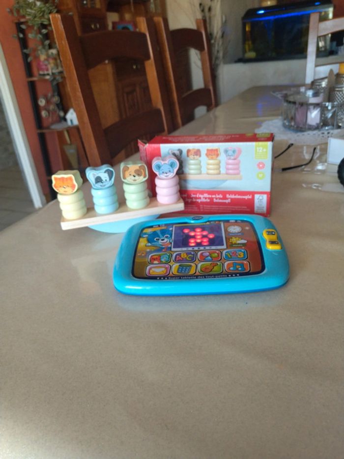 Tablette et jeux d'équilibre en bois