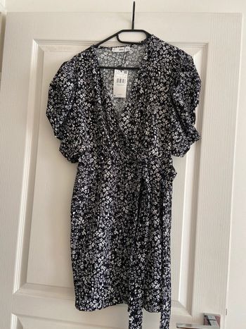 Robe blanc/noir mango manches courtes longueur 85 cm taille S