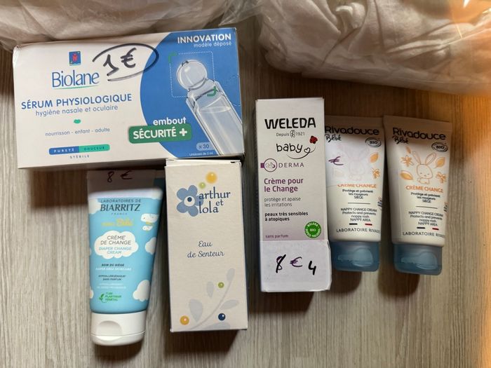 Lot de 8 produits neufs bébé : 4 crèmes de change + eau de senteur + sérum physiologique + 2 sachets coton pad - photo numéro 2