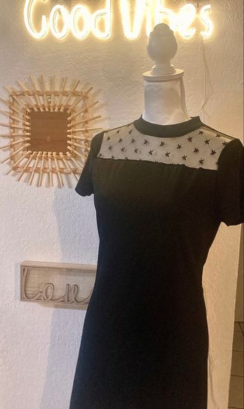 Robe à encolure étoile