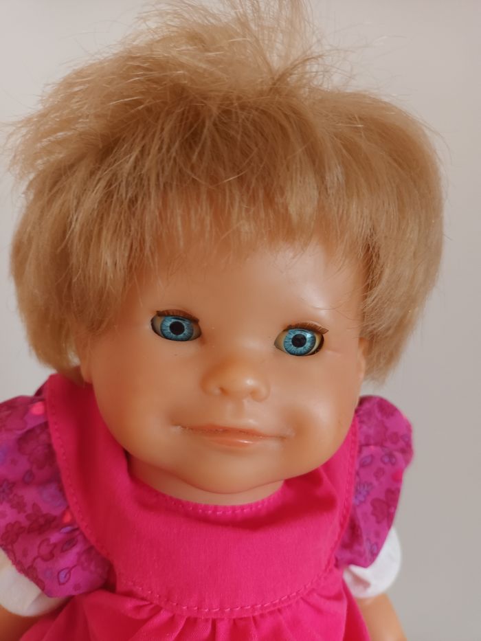Poupée corolle 31cm avec cheveux blond et robe corolle - photo numéro 4