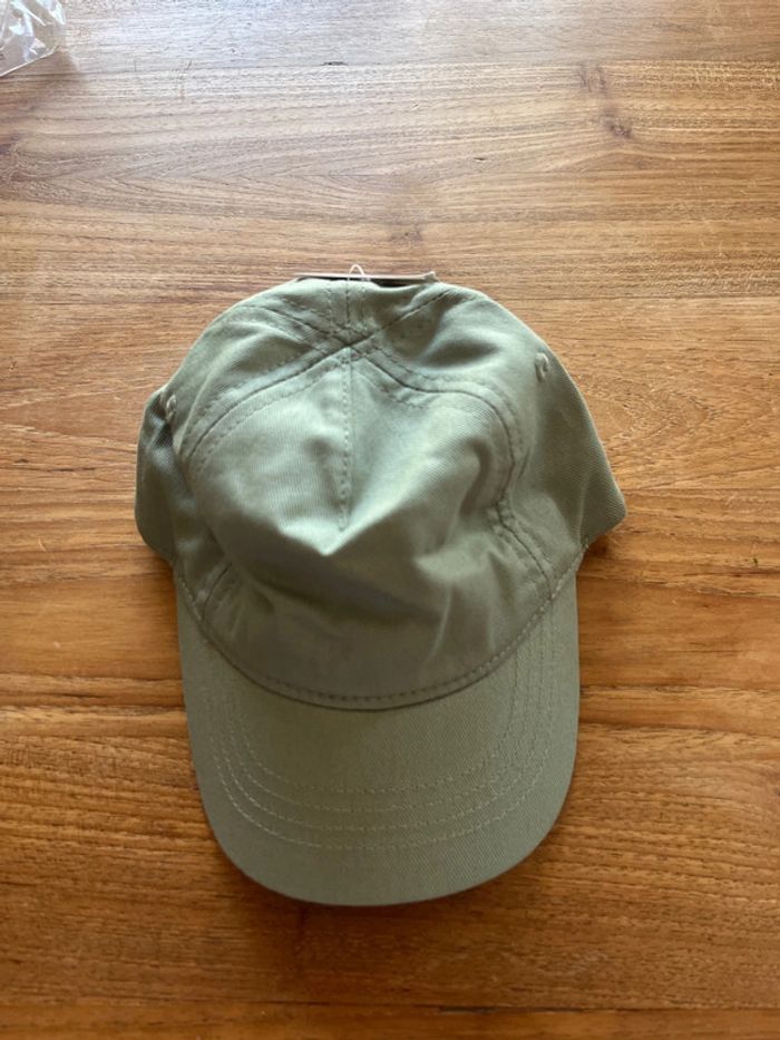 Casquette neuve verte