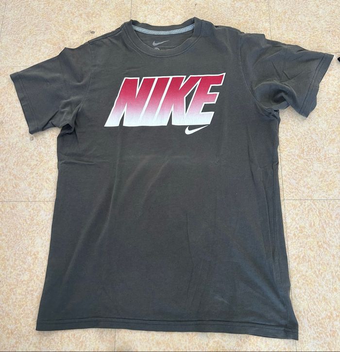 Polo et t shirt EA7, Nike taille XS/S très bon état - photo numéro 8