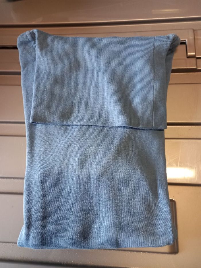 Sous-pull bleu taille 114 (6 ans)