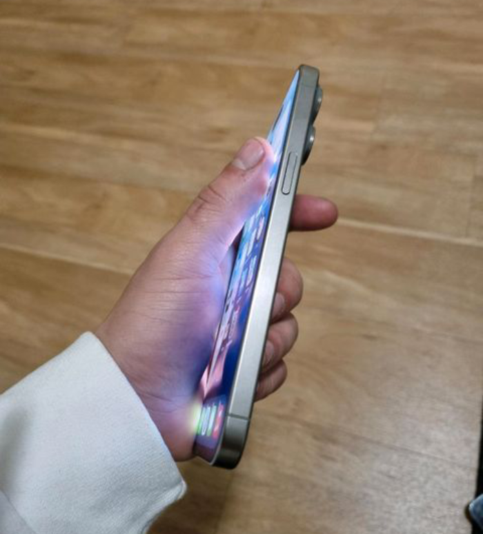 iPhone_16_pro_Max - photo numéro 2