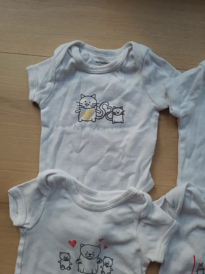 Lot bodys 3 mois - photo numéro 3